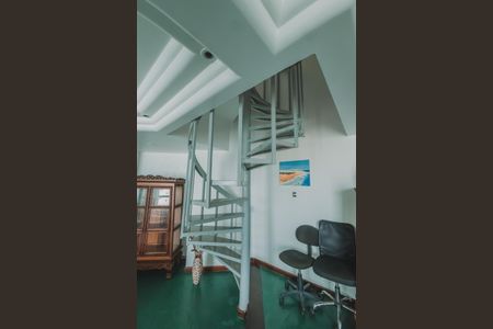 Apartamento para alugar com 280m², 3 quartos e 2 vagasEscada