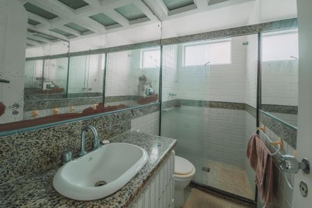 Apartamento para alugar com 280m², 3 quartos e 2 vagasBanheiro 1