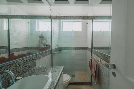 Apartamento para alugar com 280m², 3 quartos e 2 vagasBanheiro 1