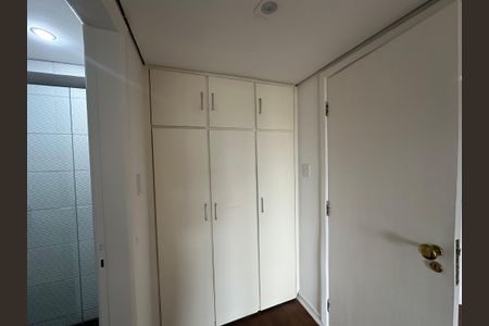 Studio para alugar com 42m², 1 quarto e 1 vaga Studio para alugar com 42m², 1 quarto e 1 vagaCloset