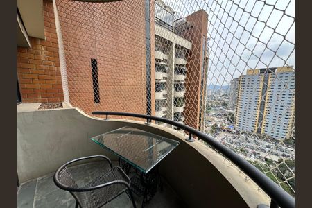 Studio para alugar com 42m², 1 quarto e 1 vaga Studio para alugar com 42m², 1 quarto e 1 vagaSacada