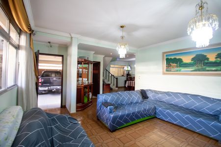 Casa à venda com 200m², 4 quartos e 4 vagas Casa à venda com 200m², 4 quartos e 4 vagasSala