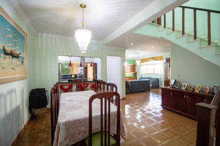 Casa à venda com 200m², 4 quartos e 4 vagas Casa à venda com 200m², 4 quartos e 4 vagasSala de Jantar