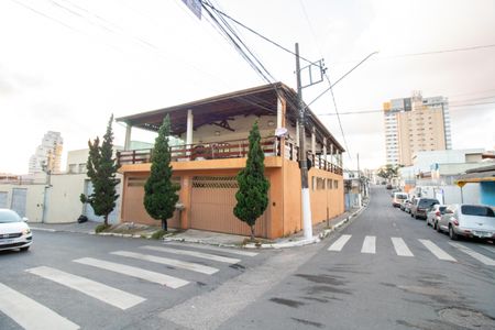 Casa à venda com 200m², 4 quartos e 4 vagas Casa à venda com 200m², 4 quartos e 4 vagasFachada