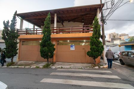 Casa à venda com 200m², 4 quartos e 4 vagas Casa à venda com 200m², 4 quartos e 4 vagasFachada