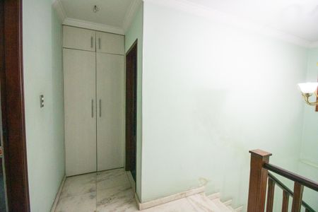 Casa à venda com 200m², 4 quartos e 4 vagas Casa à venda com 200m², 4 quartos e 4 vagasHall