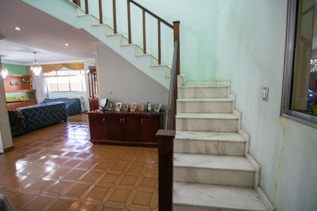 Casa à venda com 200m², 4 quartos e 4 vagas Casa à venda com 200m², 4 quartos e 4 vagasSala de Jantar