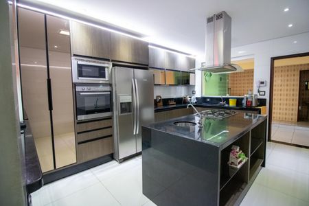Casa à venda com 200m², 4 quartos e 4 vagas Casa à venda com 200m², 4 quartos e 4 vagasCozinha