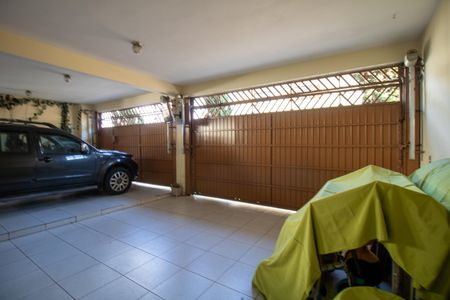 Casa à venda com 200m², 4 quartos e 4 vagas Casa à venda com 200m², 4 quartos e 4 vagasGaragem