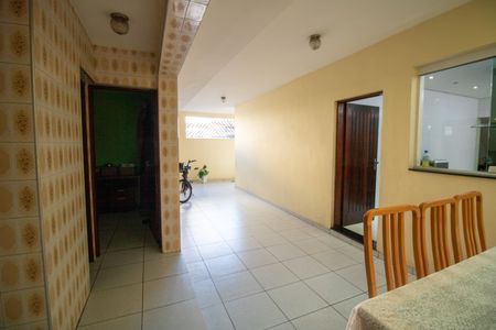 Casa à venda com 200m², 4 quartos e 4 vagas Casa à venda com 200m², 4 quartos e 4 vagasQuintal