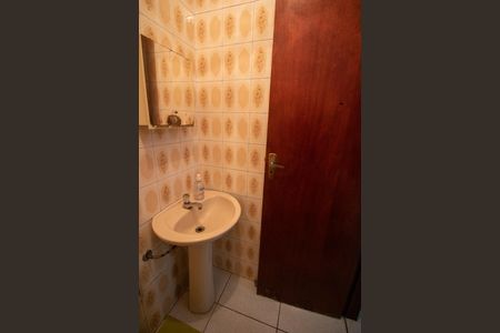 Casa à venda com 200m², 4 quartos e 4 vagas Casa à venda com 200m², 4 quartos e 4 vagasBanheiro 2