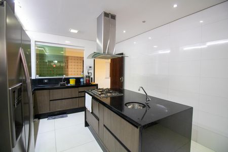 Casa à venda com 200m², 4 quartos e 4 vagas Casa à venda com 200m², 4 quartos e 4 vagasCozinha