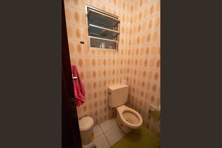 Casa à venda com 200m², 4 quartos e 4 vagas Casa à venda com 200m², 4 quartos e 4 vagasBanheiro 2