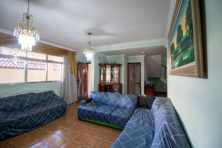 Casa à venda com 200m², 4 quartos e 4 vagas Casa à venda com 200m², 4 quartos e 4 vagasSala