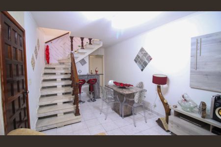 Casa à venda com 100m², 2 quartos e 2 vagasSala