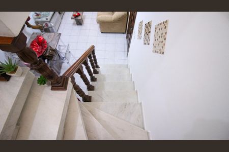 Casa à venda com 100m², 2 quartos e 2 vagasEscada