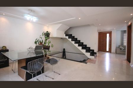 Casa à venda com 245m², 4 quartos e 6 vagasSala de Jantar