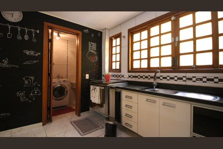 Casa à venda com 245m², 4 quartos e 6 vagasCozinha