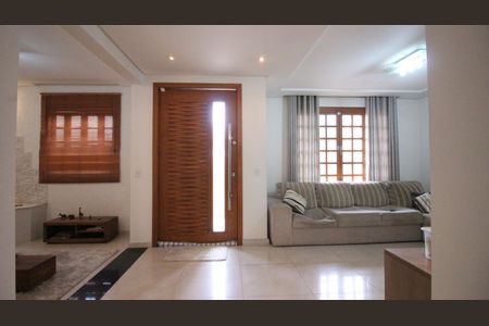 Casa à venda com 245m², 4 quartos e 6 vagasSala