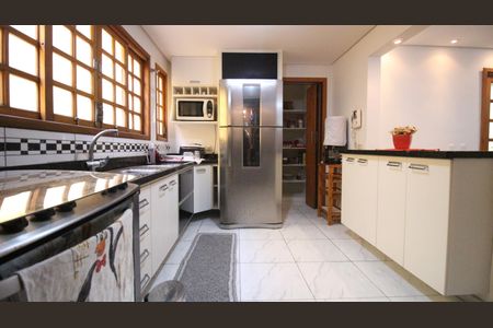 Casa à venda com 245m², 4 quartos e 6 vagasCozinha