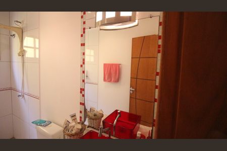 Casa à venda com 245m², 4 quartos e 6 vagasBanheiro 2