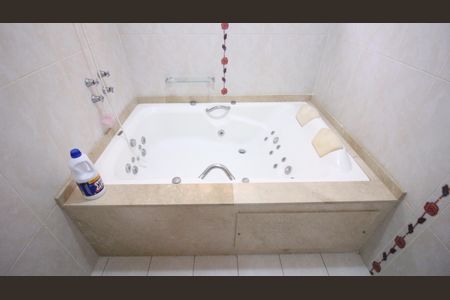 Casa à venda com 245m², 4 quartos e 6 vagasBanheiro da Suíte