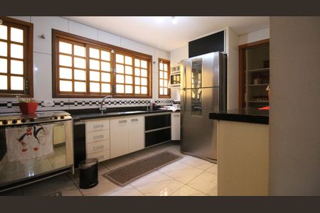 Casa à venda com 245m², 4 quartos e 6 vagasCozinha