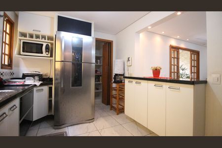 Casa à venda com 245m², 4 quartos e 6 vagasCozinha