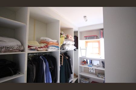Casa à venda com 245m², 4 quartos e 6 vagasCloset da suíte