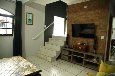 Casa para alugar com 200m², 3 quartos e 2 vagasSala