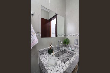 Casa à venda com 165m², 3 quartos e 2 vagasLavabo