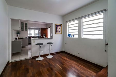 Casa à venda com 161m², 3 quartos e 3 vagas Casa à venda com 161m², 3 quartos e 3 vagasCopa