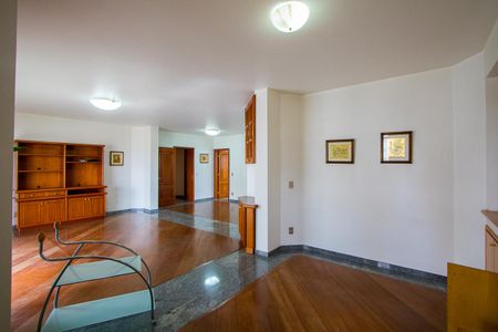 Apartamento à venda com 218m², 4 quartos e 5 vagasSala