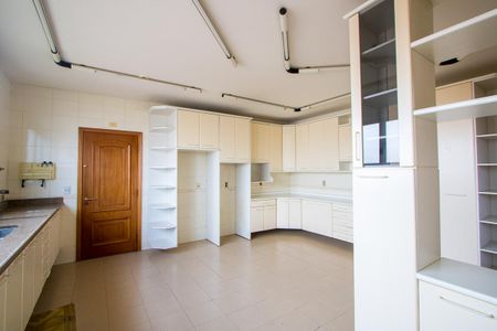 Apartamento à venda com 218m², 4 quartos e 5 vagasCozinha