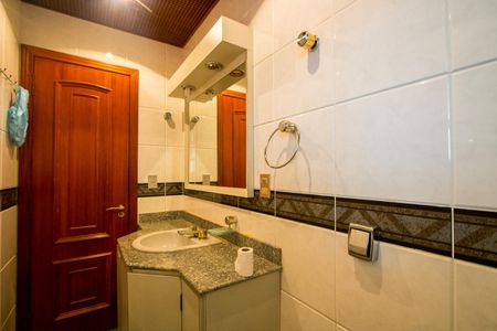 Apartamento à venda com 218m², 4 quartos e 5 vagasBanheiro da Suíte 3
