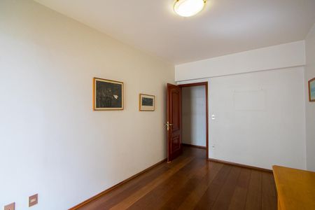 Apartamento à venda com 218m², 4 quartos e 5 vagasQuarto