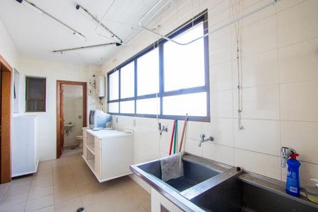 Apartamento à venda com 218m², 4 quartos e 5 vagasÁrea de serviço