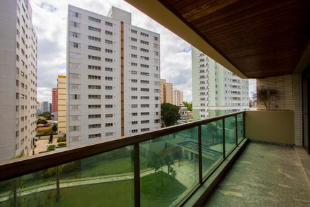 Apartamento à venda com 218m², 4 quartos e 5 vagasVaranda da sala