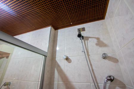 Apartamento à venda com 218m², 4 quartos e 5 vagasBanheiro da Suíte 2