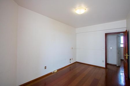 Apartamento à venda com 218m², 4 quartos e 5 vagasSuíte 1
