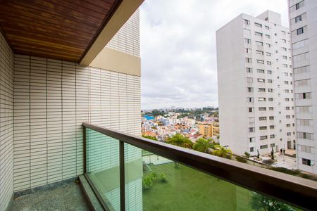 Apartamento à venda com 218m², 4 quartos e 5 vagasVaranda da Suíte 1 e 2