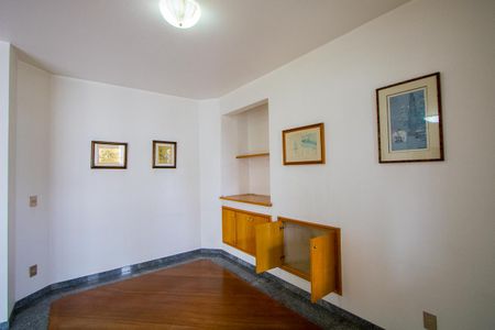 Apartamento à venda com 218m², 4 quartos e 5 vagasSala