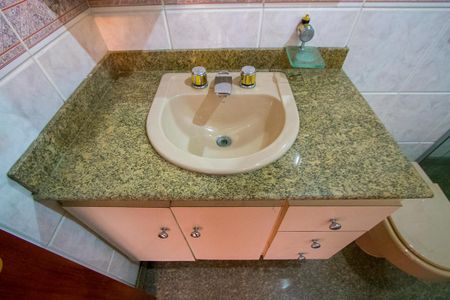 Apartamento à venda com 218m², 4 quartos e 5 vagasBanheiro da Suíte 2