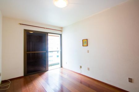 Apartamento à venda com 218m², 4 quartos e 5 vagas Suíte 2