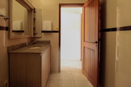 Casa à venda com 344m², 6 quartos e 5 vagasBanheiro 2