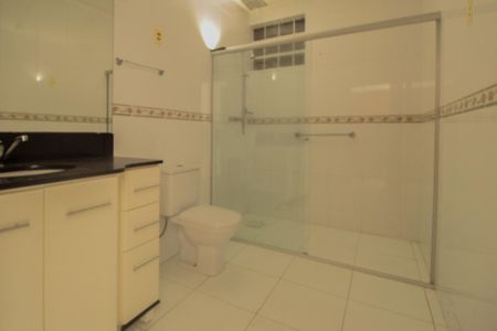 Casa à venda com 344m², 6 quartos e 5 vagasBanheiro da Suíte 1