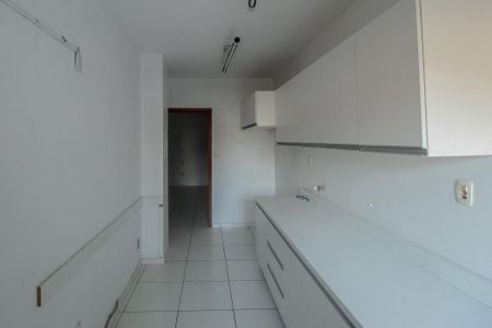 Casa à venda com 344m², 6 quartos e 5 vagasCozinha 2