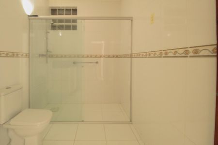 Casa à venda com 344m², 6 quartos e 5 vagasBanheiro da Suíte 1