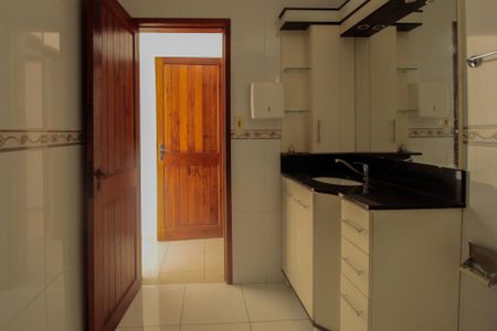 Casa à venda com 344m², 6 quartos e 5 vagasBanheiro da Suíte 1