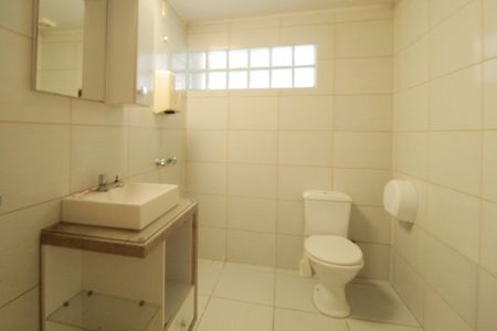 Casa à venda com 344m², 6 quartos e 5 vagasBanheiro 1